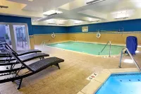 Hampton Inn & Suites by Hilton Tacoma - Pools