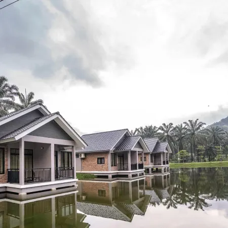 Sementra Hot Spring Nature Resort Отели в г. Кампар