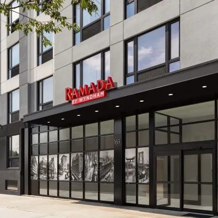 Ramada by Wyndham Brooklyn Empire Blvd Отели рядом с достопримечательностью «Союз Холл»