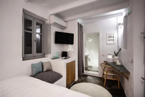 Living Theros Luxury Suites