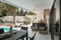 The Oasis Residence - Swimmingpools