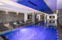 Caesar Blue Seaside Luxury Apartments - piscine
