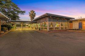 Plainsman Motel