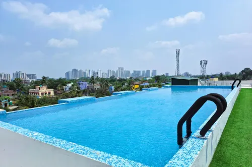 Starlit Suites Newtown Kolkata - ที่มีสระว่ายน้ำ