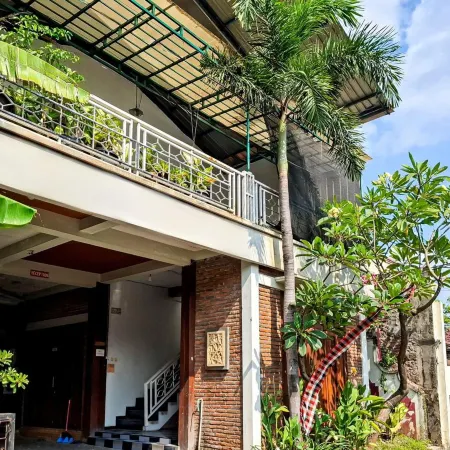 Gatra Hotel Syariah Near Alun Alun Kudus Mitra RedDoorz