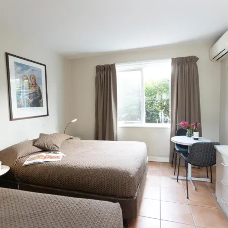 Forrest Hotel & Apartments