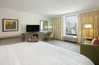Hampton Inn & Suites Minneapolis/Downtown Hotel dekat University Recreation and Wellness Center
