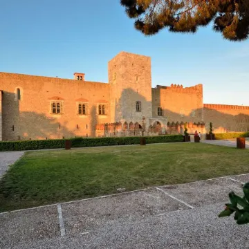 Novotel Suites Perpignan Centre Отели рядом с достопримечательностью «Romanesque Sculpture Center»