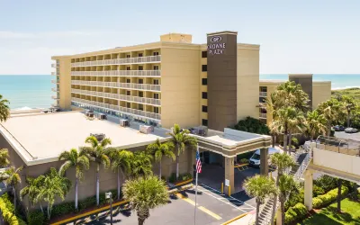 Crowne Plaza Melbourne-Oceanfront Các khách sạn gần Trinity Towers South
