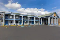 Super 8 by Wyndham Nashville West Отели в г. Нэшвилль