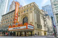 Sheraton Grand Chicago Riverwalk Hotels near Millennium Park