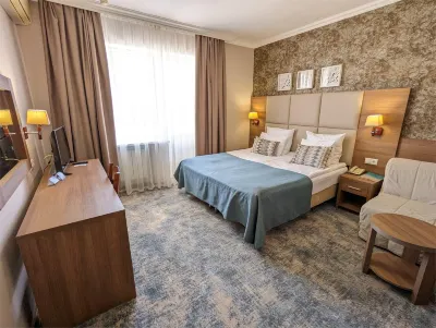 Roza Vetrov Hotel Hotels near Okeanarium