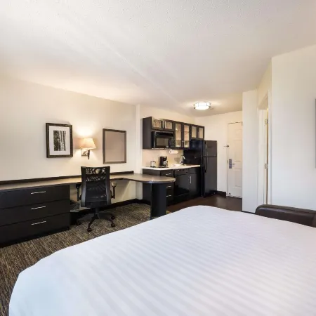 Sonesta Simply Suites Salt Lake City Airport Отели рядом с Аэропорт Солт-Лейк-Сити