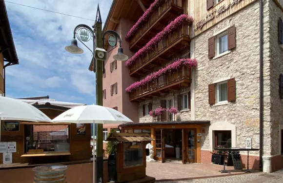 福爾加里亞波斯特酒店