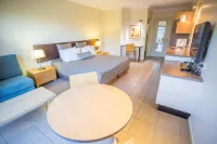 Spinifex Motel and Serviced Apartments Hotels in Townview