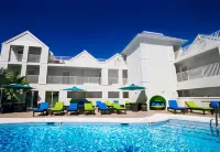 Silver Palms Inn - Pools