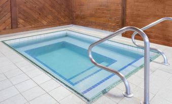 Days Inn & Suites by Wyndham Davenport East