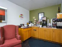 Super 8 by Wyndham Minot Airport Hotels in Minot