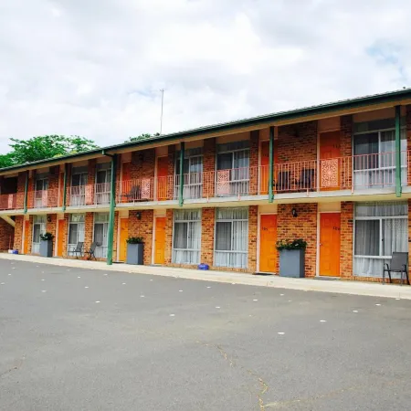 Cascades Motor Inn