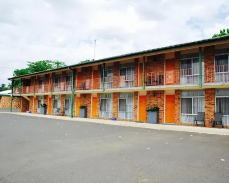Cascades Motor Inn Hotels in Dubbo