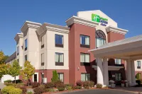 Holiday Inn Express & Suites MANCHESTER-AIRPORT by IHG - parking