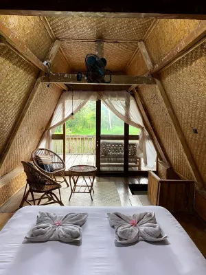 Hakiki Inn Bungalows - parkir