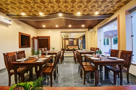 Treebo Premium Royal Amar with Mountain View, 2 Km from Pushkar Lake