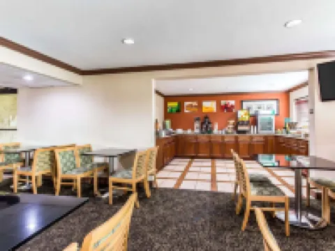 クオリティ イン & スイーツ モロー アトランタ サウス モローのホテル