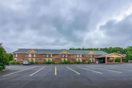 Quality Inn Tully I-81 Отели в г. Спаффорд