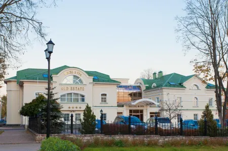 Old Estate Hotel and Spa (Олд Эстейт) Отели рядом с достопримечательностью «Церковь Успенья Богородицы с Пароменья»