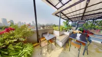 Casa Living Senayan Hotel - Barer