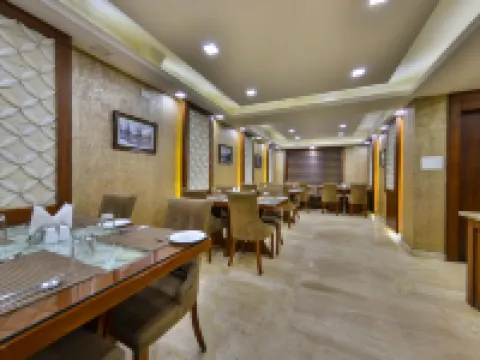 Clarks Inn Srinagar Hotels in Srinagar