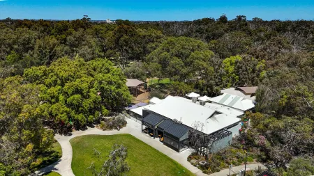 Quest Kings Park Отели рядом с достопримечательностью «State Library of Western Australian»