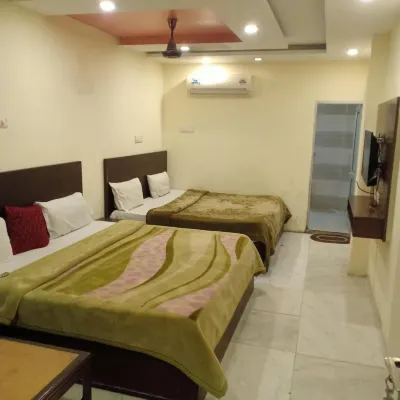 Hotel Alpine Hotel dekat Mall Elante