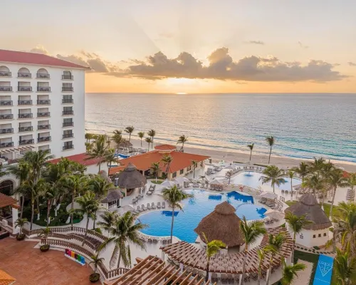 GR Solaris Cancun All Inclusive Hotels near Playa Delfines