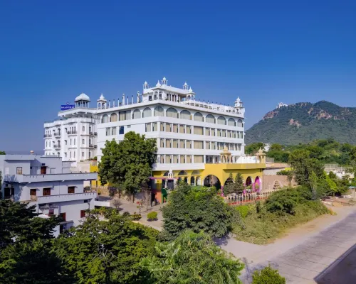 Regenta Central Mewargarh, Near Biological Park Các khách sạn gần Làng thủ công Shilpgram