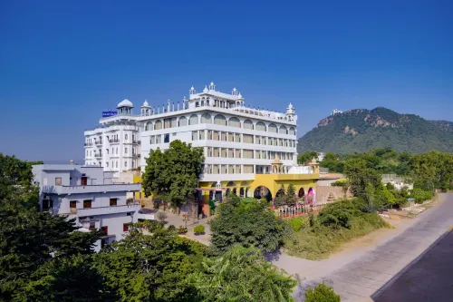 Regenta Central Mewargarh, Near Biological Park - Cho phép mang theo thú cưng