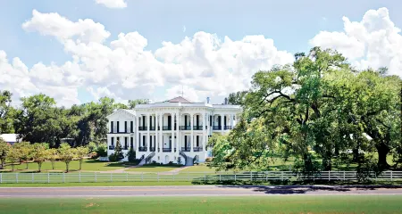 Crowne Plaza Executive Center Baton Rouge Отели в г. Батон-Руж