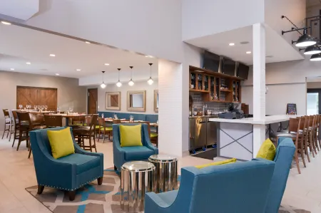 Four Points by Sheraton Mount Prospect O’Hare Отели рядом с достопримечательностью «Парк Мажевски Метро»