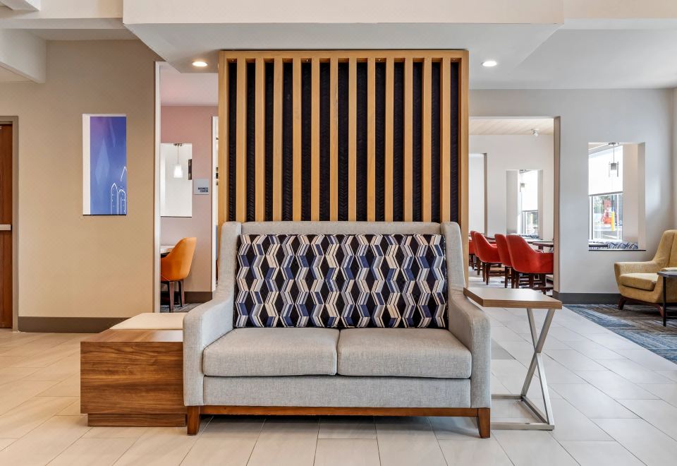 Holiday Inn Express E - Waterfront DR 객실