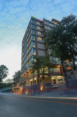 Hotel Rose Hill Hotel di Thingangyun