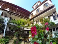 Hotel & Restaurant Fleur de LIS Hotels in 