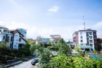 Phòng một giường, có Ban công, chổ đậu xe ô tô - Kenpia Homestay Hotels in Vy Da