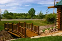 Country Cabins Inn - parking