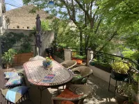 Chambre d'Hôtes Lo Componaïro Huilerie Confiserie Cooperative de Clermont-L'herault 주변 호텔