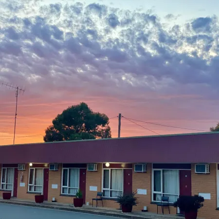 Century Motor Inn, Finley