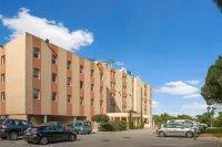 Ibis Budget Aéroport Marseille-Provence - parking