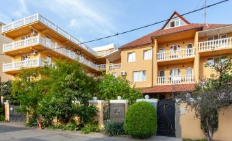 Anzhela-Lantana Hotel