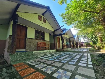 Khemthong Resort 9 Отели в г. Sikao