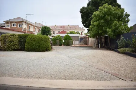 Peterborough Motel Отели в г. Оррору